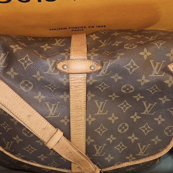 🛑SOLD SOLD SOLD 🛑Louis Vuitton LV Crossbody bag Saumur 35 Brown Monogram - Picture 2 of 16